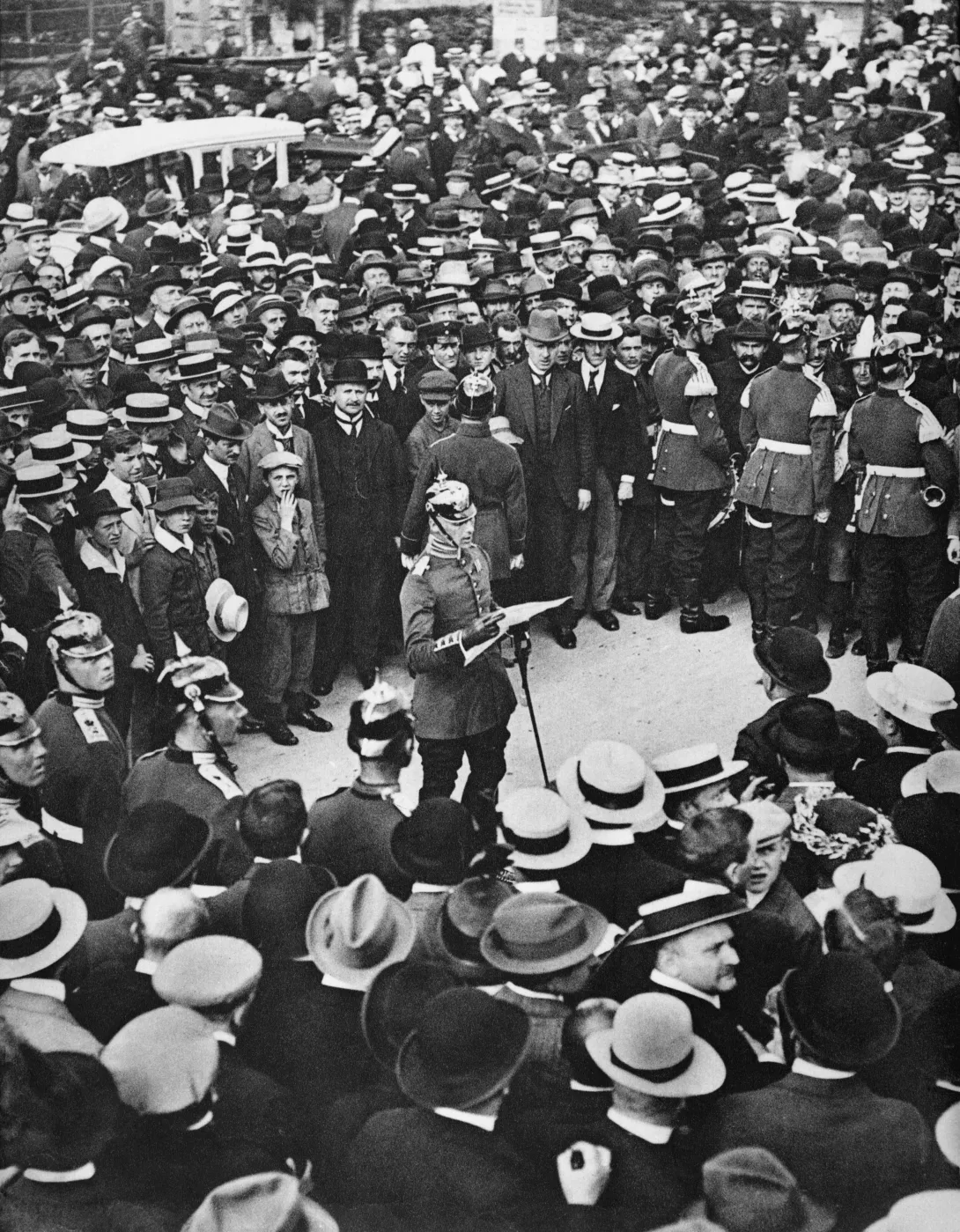 The mobilization order is read out in Berlin, 1 August 1914.